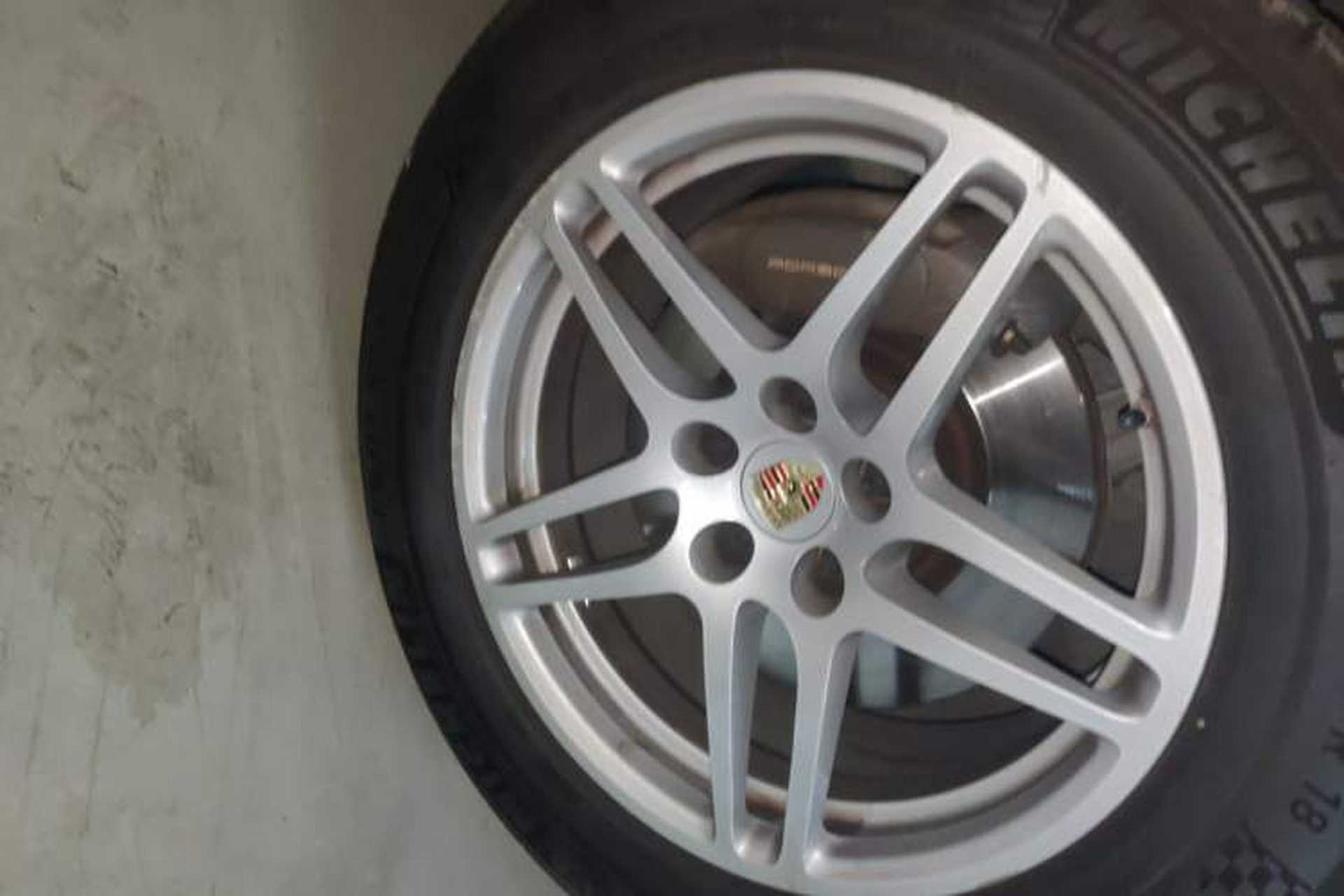 Used Porsche Macan 2018 Macan 2.0T Right Front Wheel Hub