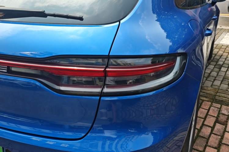 Used Porsche Macan 2018 Macan 2.0T Right Rear Taillight