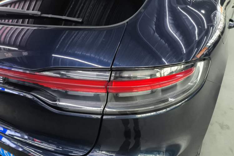 Used Porsche Macan 2018 Macan 2.0T Right Rear Taillight