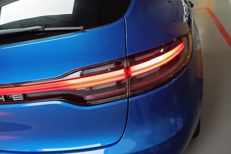 Used Porsche Macan 2018 Macan 2.0T Right Rear Taillight