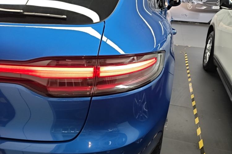 Used Porsche Macan 2018 Macan 2.0T Right Rear Taillight