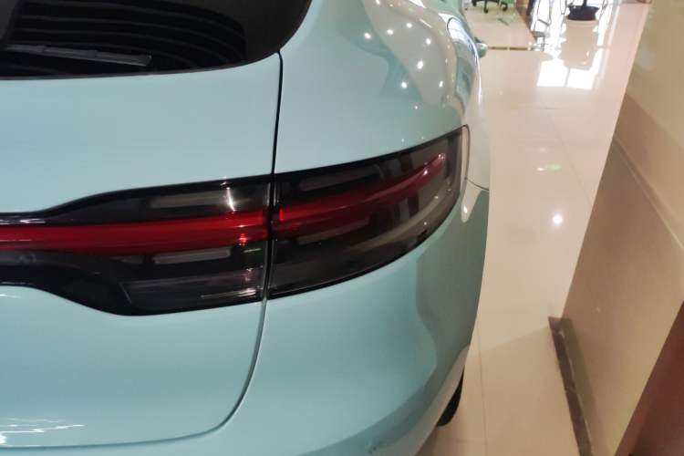 Used Porsche Macan 2018 Macan 2.0T Right Rear Taillight