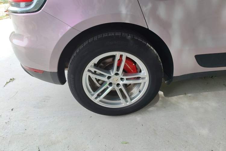 Used Porsche Macan 2018 Macan 2.0T Right Rear Wheel Hub