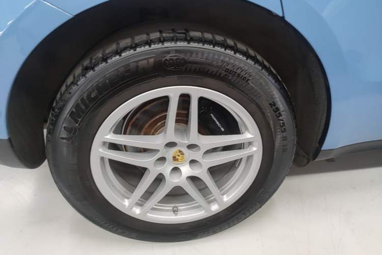 Used Porsche Macan 2018 Macan 2.0T Right Rear Wheel Hub