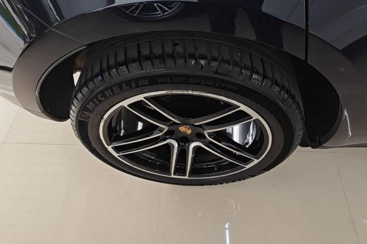 Used Porsche Macan 2018 Macan 2.0T Right Rear Wheel Hub