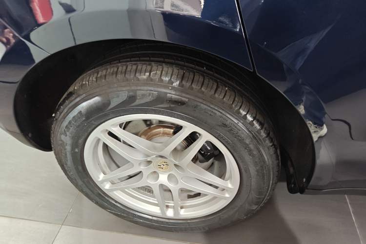 Used Porsche Macan 2018 Macan 2.0T Right Rear Wheel Hub