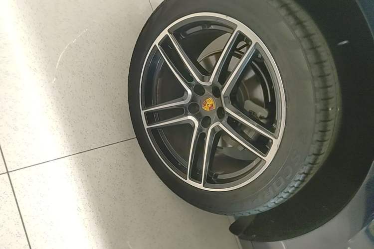 Used Porsche Macan 2018 Macan S 3.0T Right Rear Wheel Hub