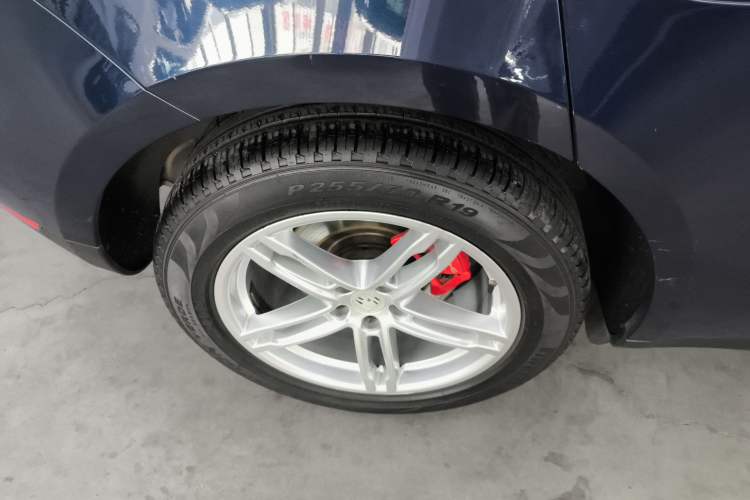 Used Porsche Macan 2018 Macan 2.0T Right Rear Wheel Hub