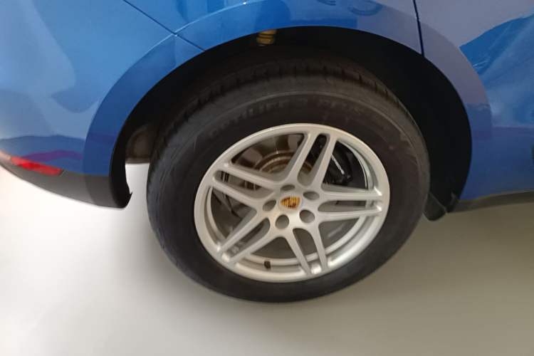 Used Porsche Macan 2018 Macan 2.0T Right Rear Wheel Hub