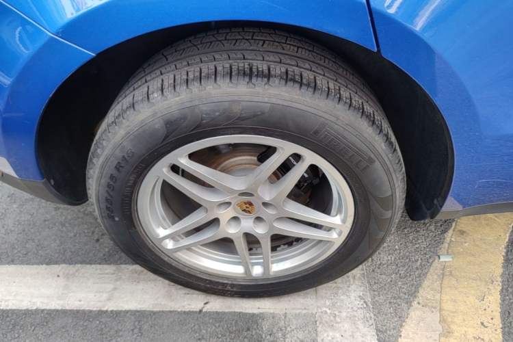 Used Porsche Macan 2018 Macan 2.0T Right Rear Wheel Hub
