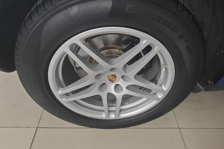 Used Porsche Macan 2018 Macan 2.0T Right Rear Wheel Hub