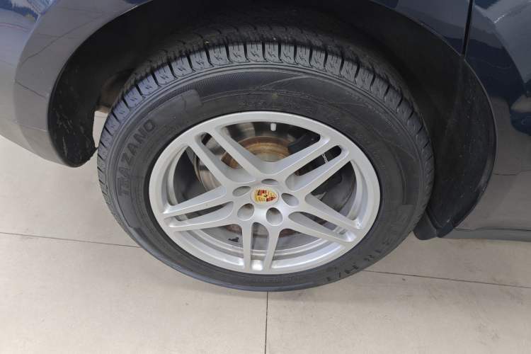 Used Porsche Macan 2018 Macan 2.0T Right Rear Wheel Hub