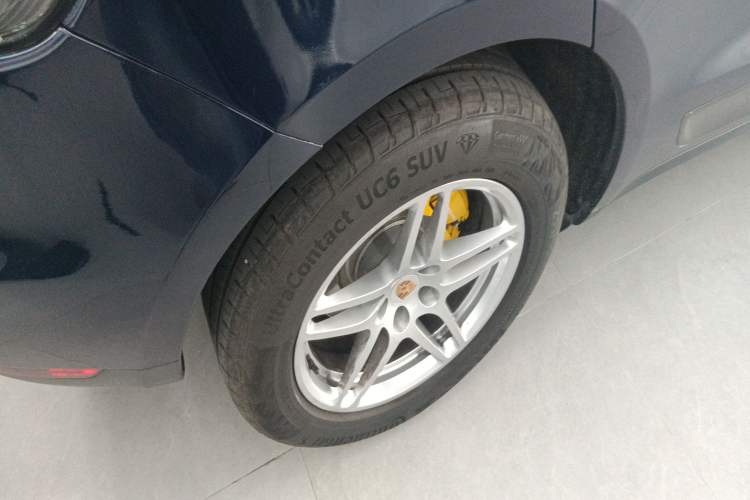 Used Porsche Macan 2018 Macan 2.0T Right Rear Wheel Hub