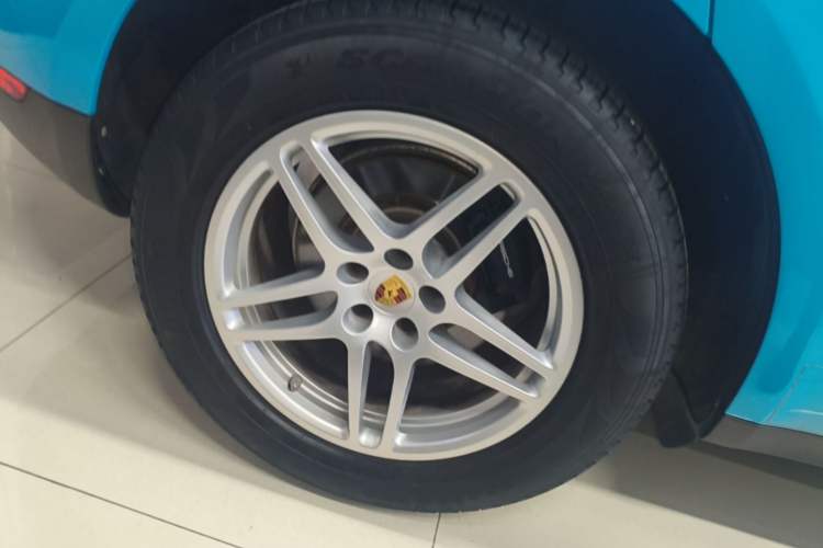 Used Porsche Macan 2018 Macan 2.0T Right Rear Wheel Hub
