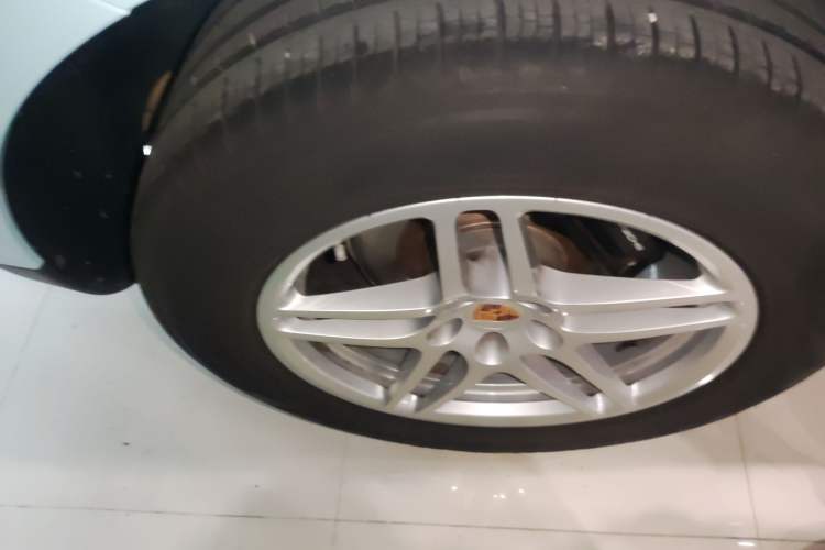 Used Porsche Macan 2018 Macan 2.0T Right Rear Wheel Hub