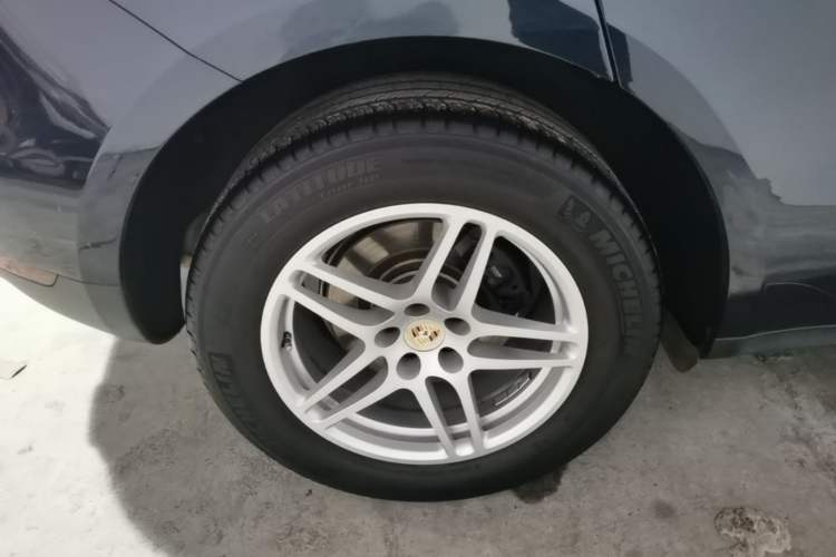 Used Porsche Macan 2018 Macan 2.0T Right Rear Wheel Hub