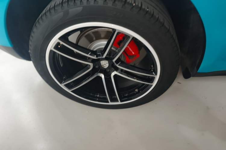 Used Porsche Macan 2018 Macan 2.0T Right Rear Wheel Hub