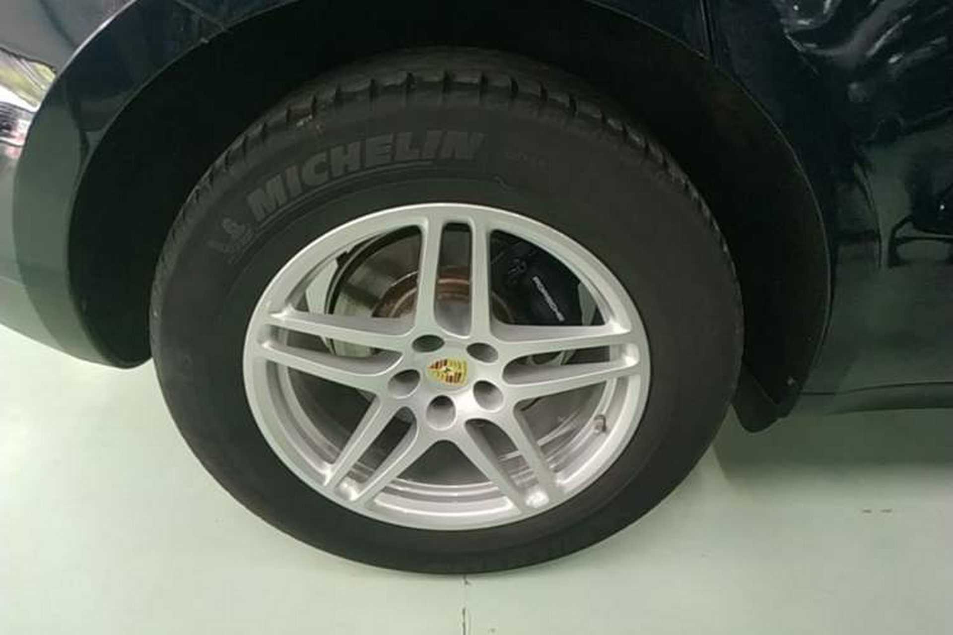 Used Porsche Macan 2018 Macan 2.0T Right Rear Wheel Hub
