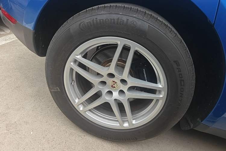 Used Porsche Macan 2018 Macan 2.0T Right Rear Wheel Hub