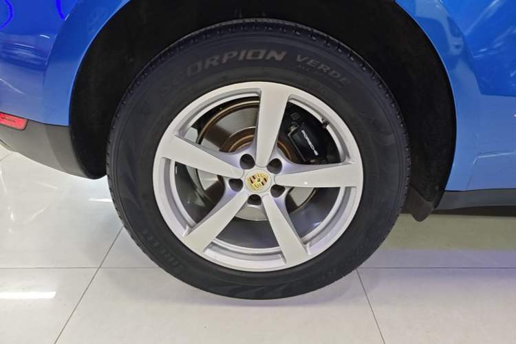 Used Porsche Macan 2018 Macan 2.0T Right Rear Wheel Hub