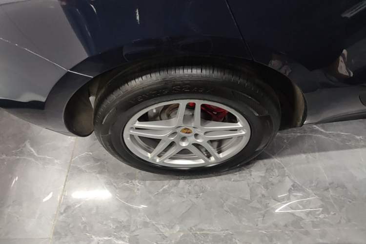 Used Porsche Macan 2018 Macan 2.0T Right Rear Wheel Hub