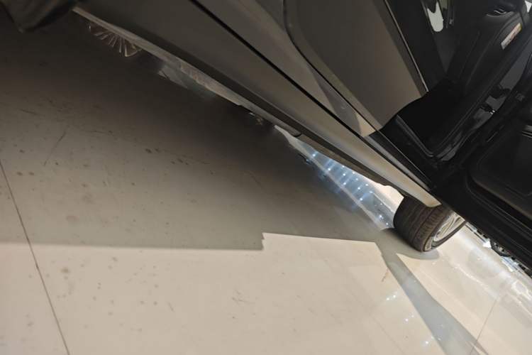 Used Porsche Macan 2018 Macan 2.0T Right Side Sill