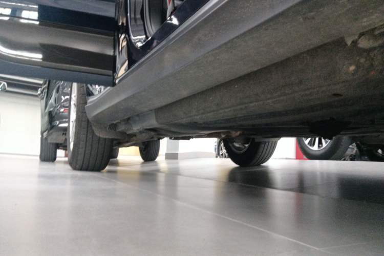 Used Porsche Macan 2018 Macan 2.0T Right Side Sill
