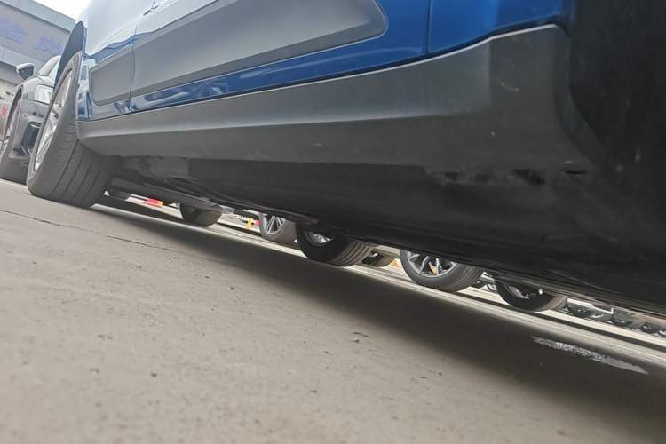 Used Porsche Macan 2018 Macan 2.0T Right Side Sill