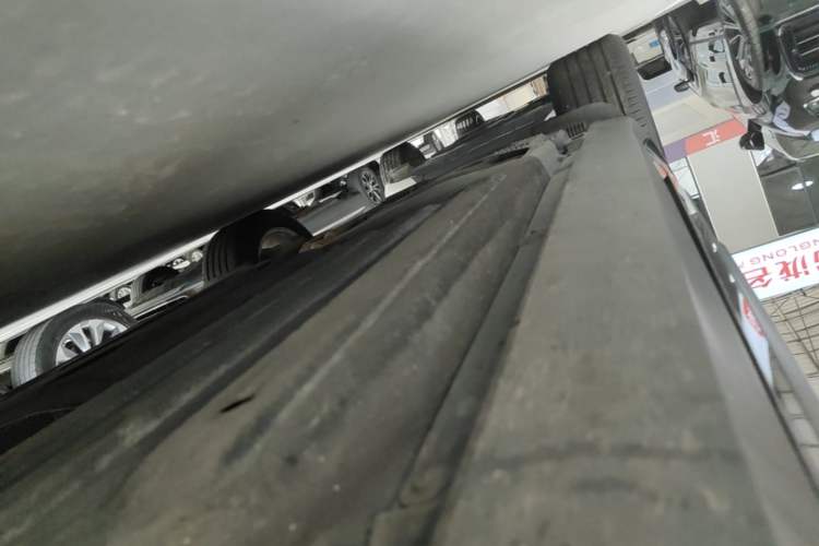 Used Porsche Macan 2018 Macan 2.0T Right Side Sill