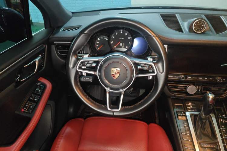 Used Porsche Macan 2018 Macan 2.0T Steering Wheel