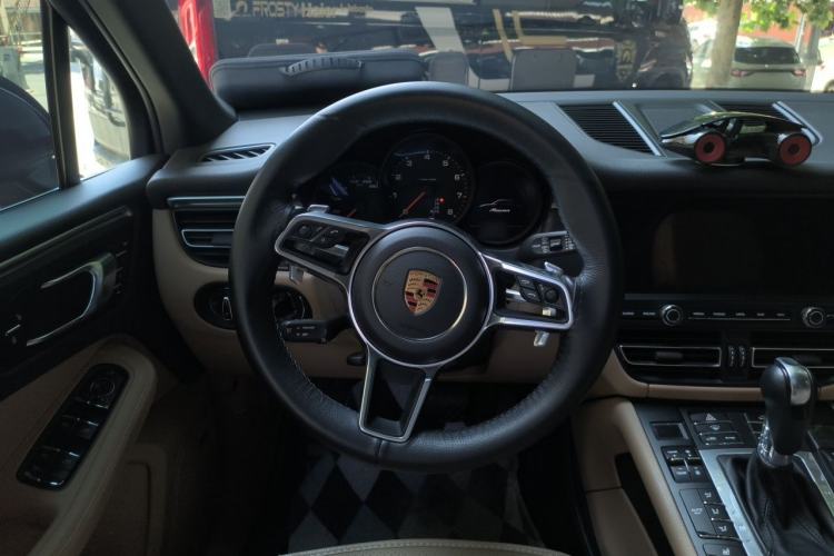 Used Porsche Macan 2018 Macan 2.0T Steering Wheel