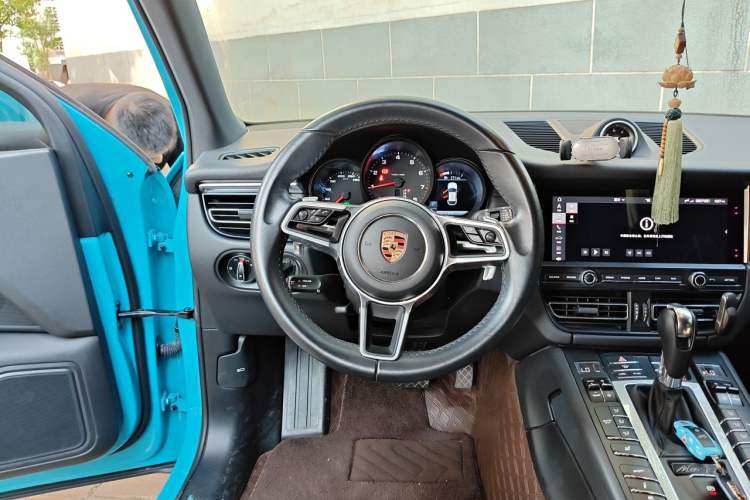 Used Porsche Macan 2018 Macan 2.0T Steering Wheel