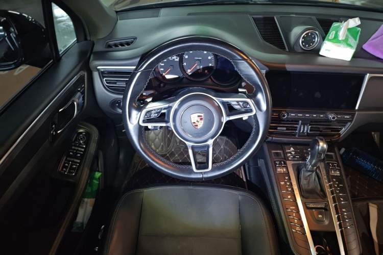Used Porsche Macan 2018 Macan 2.0T Steering Wheel