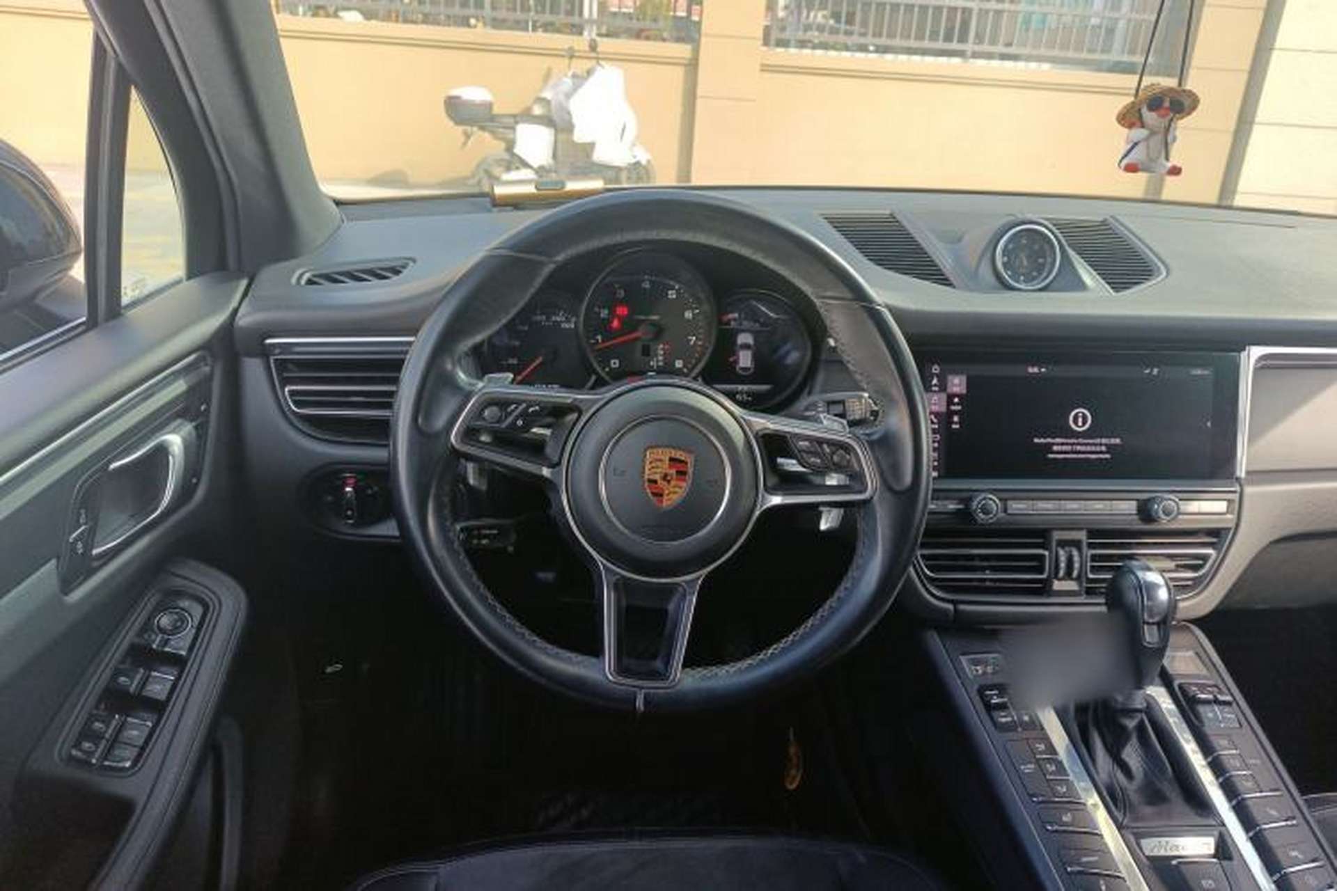 Used Porsche Macan 2018 Macan 2.0T Steering Wheel