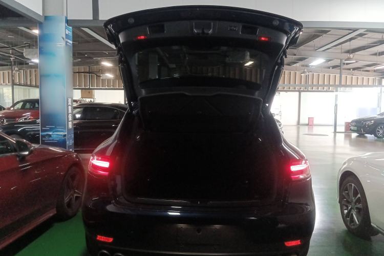 Used Porsche Macan 2018 Macan 2.0T Trunk