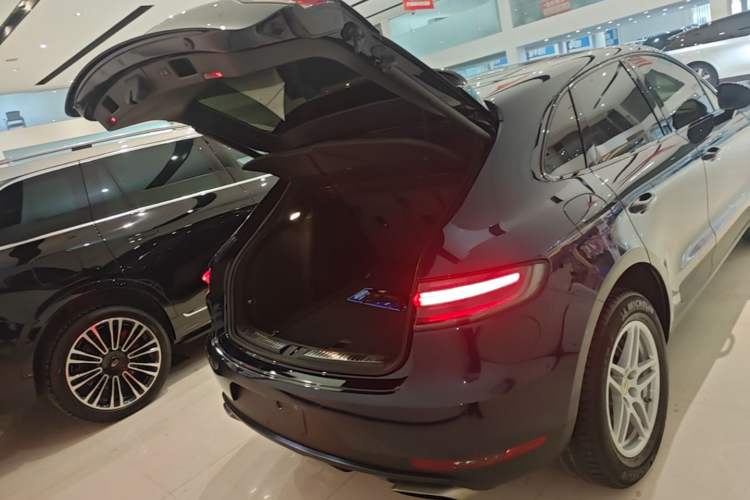 Used Porsche Macan 2018 Macan 2.0T Trunk
