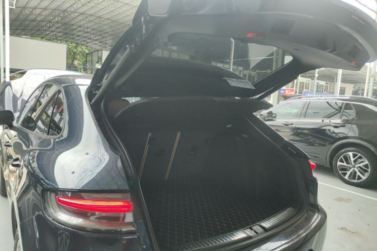 Used Porsche Macan 2018 Macan 2.0T Trunk