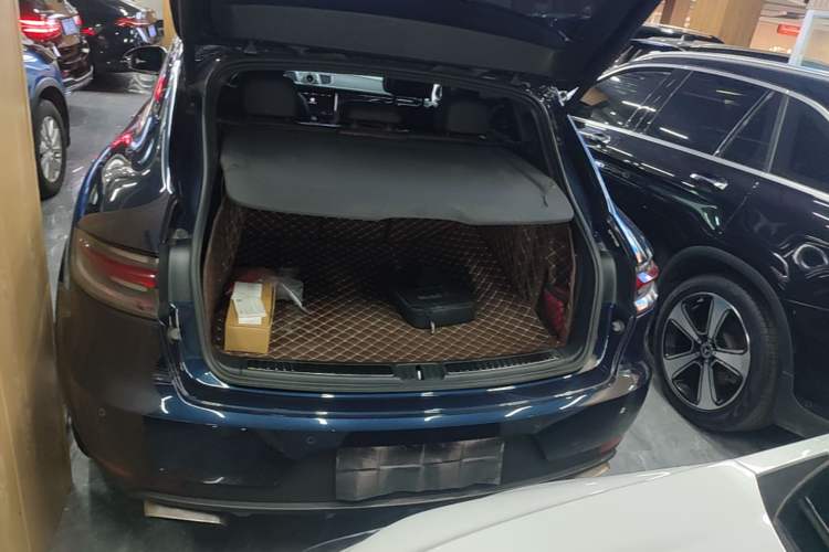 Used Porsche Macan 2018 Macan 2.0T Trunk