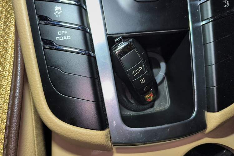 Used Porsche Macan 2018 Macan 2.0T Vehicle Key