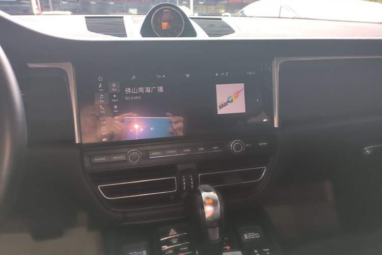 Used Porsche Macan 2018 Macan 2.0T Audio And AC Panel