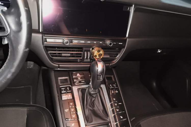 Used Porsche Macan 2018 Macan 2.0T Audio And AC Panel