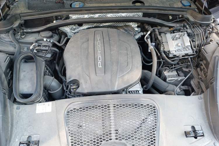 Used Porsche Macan 2018 Macan 2.0T Engine Bay