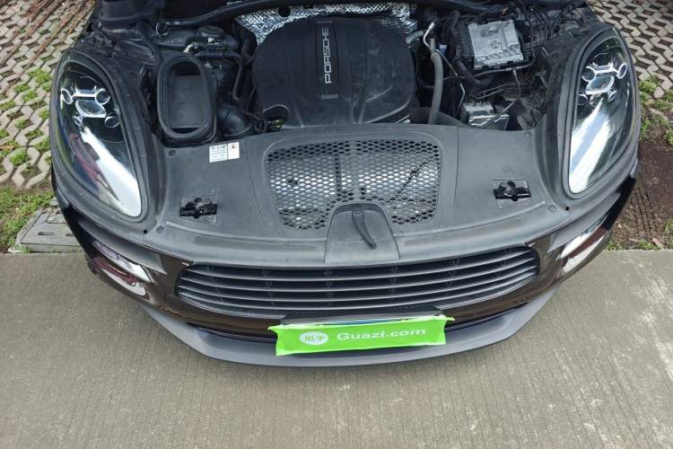 Used Porsche Macan 2018 Macan 2.0T Engine Bay