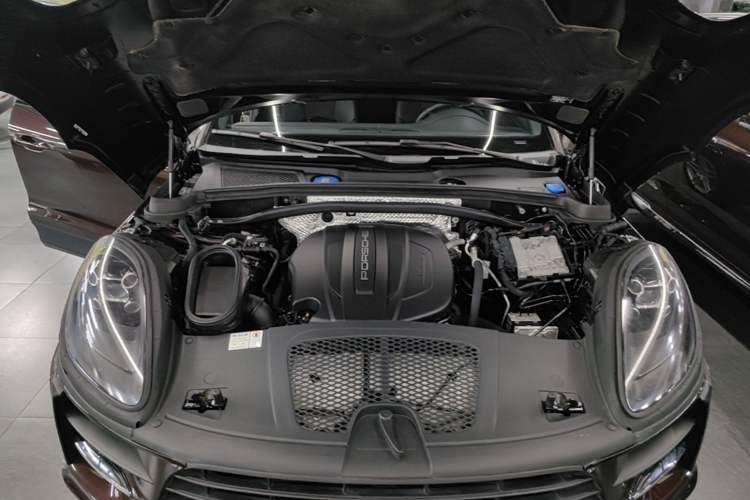 Used Porsche Macan 2018 Macan 2.0T Engine Bay