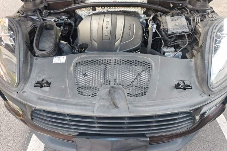 Used Porsche Macan 2018 Macan 2.0T Engine Bay