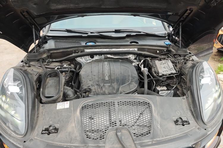 Used Porsche Macan 2018 Macan 2.0T Engine Bay