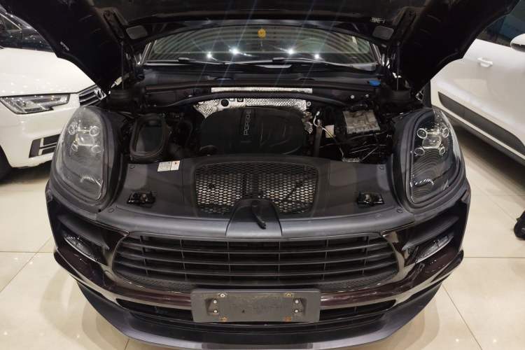 Used Porsche Macan 2018 Macan 2.0T Engine Bay
