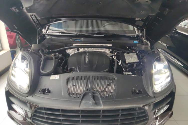 Used Porsche Macan 2018 Macan 2.0T Engine Bay