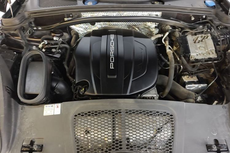 Used Porsche Macan 2018 Macan 2.0T Engine Bay
