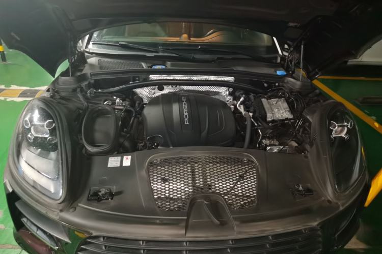 Used Porsche Macan 2018 Macan 2.0T Engine Bay